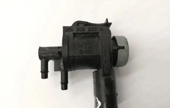 Audi Q5 SQ5 Turbo solenoid valve 1K0906283A
