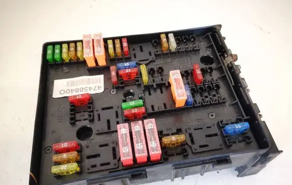 Volkswagen Golf V Fuse box set 1k0937124k