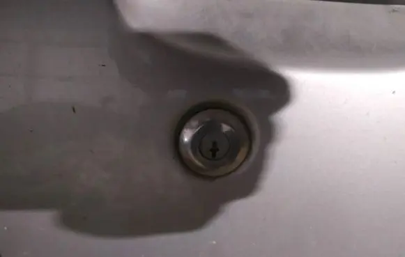 Citroen Xsara Front door lock (next to the handle) 