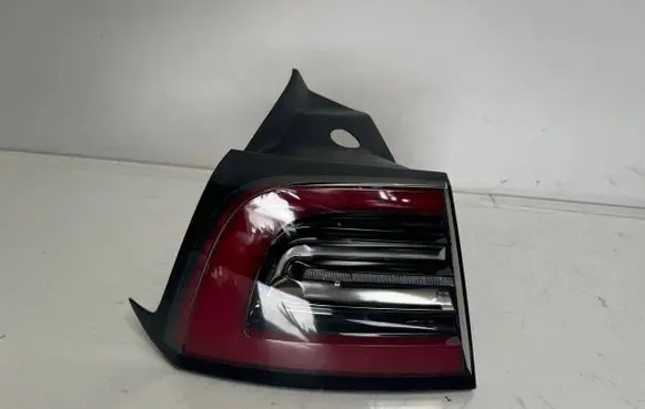 Tesla Model 3 Rear/tail lights 1077397 1077399