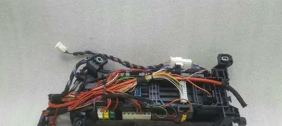 Mercedes-Benz A W176 Fuse box set A2465400340