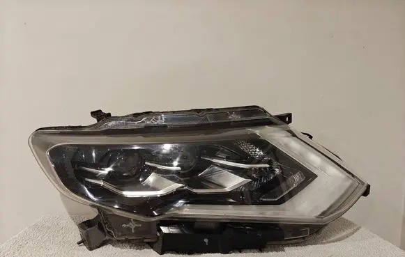 Nissan X-Trail T32 Headlight/headlamp 