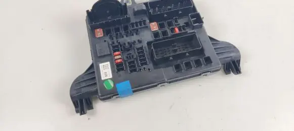 Opel Insignia A Fuse module 22737768
