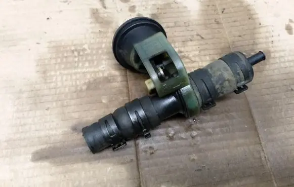 Volkswagen PASSAT B5.5 Coolant heater control valve 4A0819809