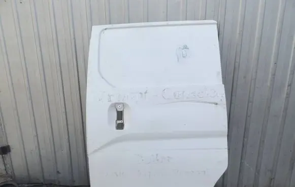 Nissan NV200 Front door