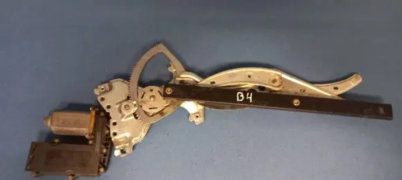 Volkswagen PASSAT B4 Front door window regulator with motor 3A0959802