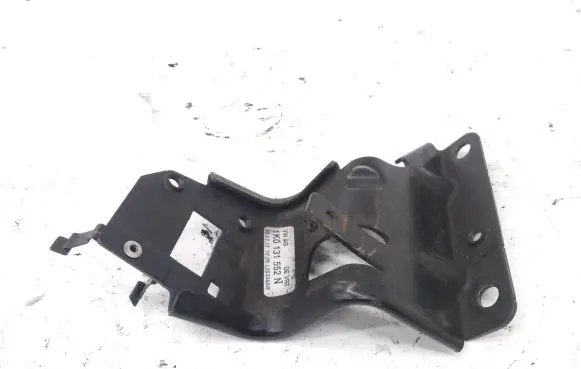 Volkswagen Touran II Other engine bay part 1K0131552N