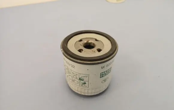 Ford Transit Oil filter cover W92032 4011558718909 1059924