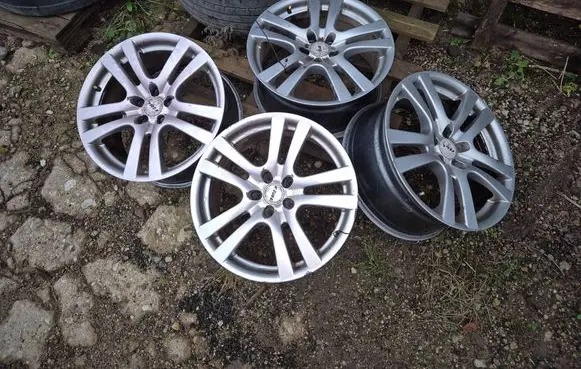 Hyundai Santa Fe R18 alloy rim Lk1143b8