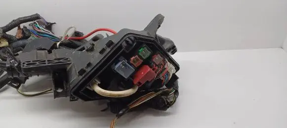 Toyota Yaris Fuse module 8211252530b