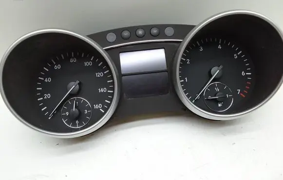 Mercedes-Benz GL X164 Speedometer (instrument cluster) A1645408847 A2C53240808