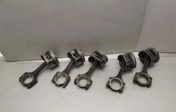 Chevrolet Equinox Piston with connecting rod
