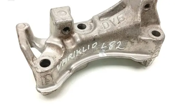 Engine mounting bracket