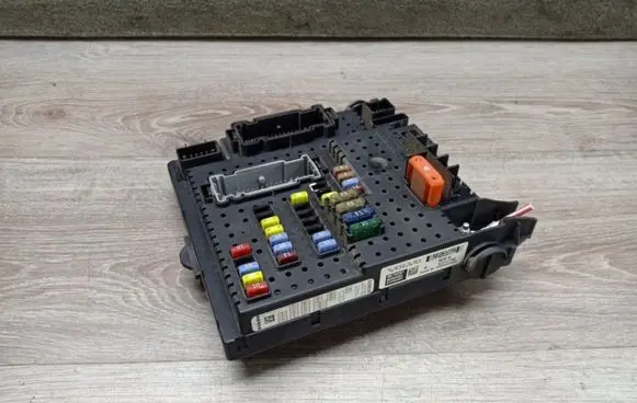 Volvo V70 Fuse module 12217799 8676391