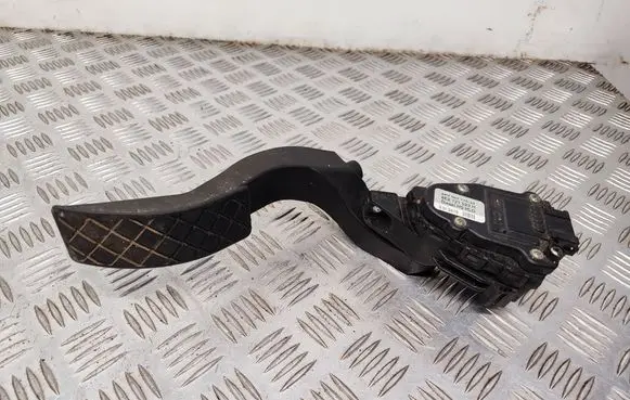 Audi A4 S4 B7 8E 8H Accelerator throttle pedal 8E2721523H