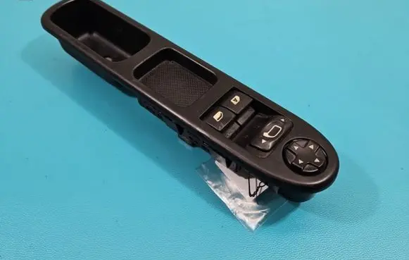 Peugeot 207 Electric window control switch 96666092XT IMPRK1418010