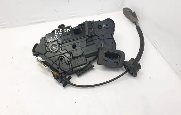 Seat Leon (5F) Coupe door lock (next to the handle) 15A5K1837015E