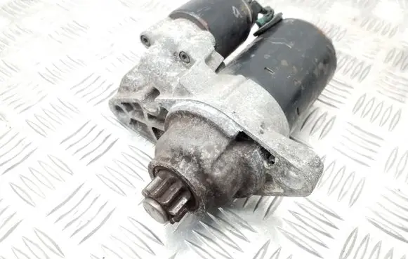 Volkswagen Golf V Starter motor 02T911023