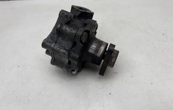 Audi Q7 4L Power steering pump 7L8422154F