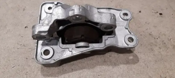 Volvo XC90 Engine mount bracket 32255205