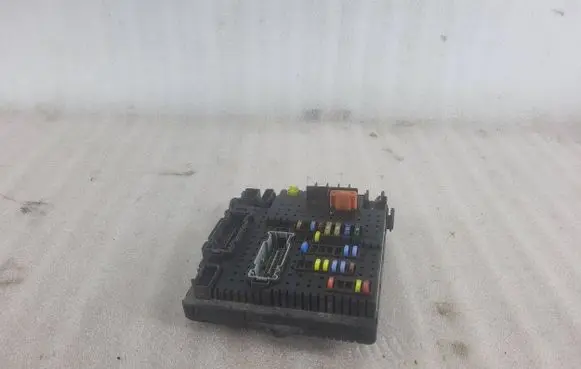 Volvo S80 Fuse module 30728512 06W331 28017881