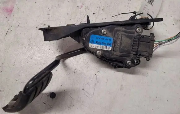 Renault Espace - Grand espace IV Accelerator throttle pedal 8200700390 6PV00811918 8200104482