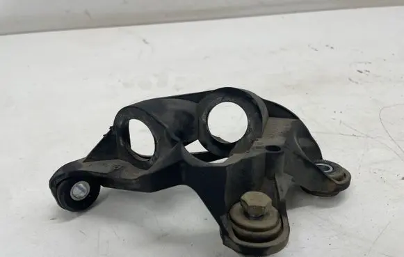 Volkswagen PASSAT B8 Gear shift cable bracket 3Q0711789