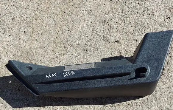 Seat Leon (1P) Parcel shelf load cover mount bracket 1P0867762D