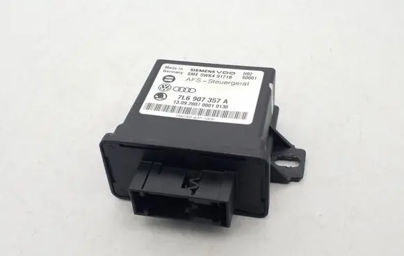 Volkswagen Touareg I Light module LCM 7L6907357A