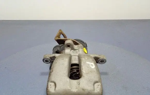 Volkswagen PASSAT B5.5 Rear brake caliper E089R