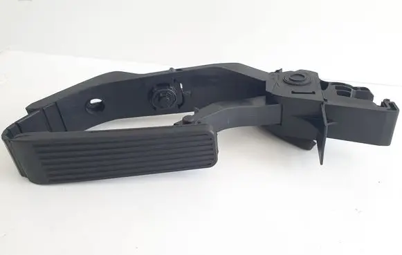 Mercedes-Benz E W211 Accelerator throttle pedal A2113000404