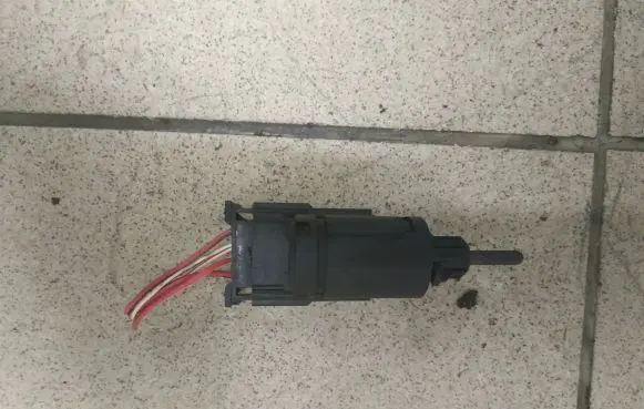 Volkswagen Phaeton Brake pedal sensor switch 3B0945511C
