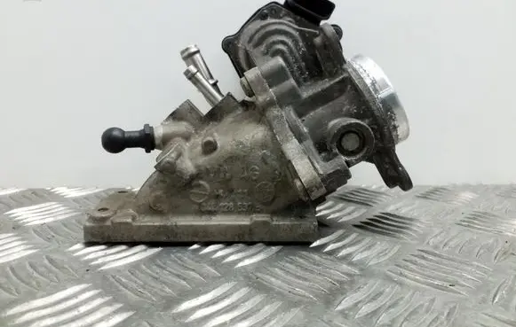 Volkswagen Golf VII Throttle valve 04L128637B 04L128063P