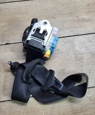 Mercedes-Benz A W176 Front seatbelt A1768600285