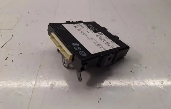 Toyota Auris 150 Keyless (KESSY) go control unit/module 8999002010 MB2325002333
