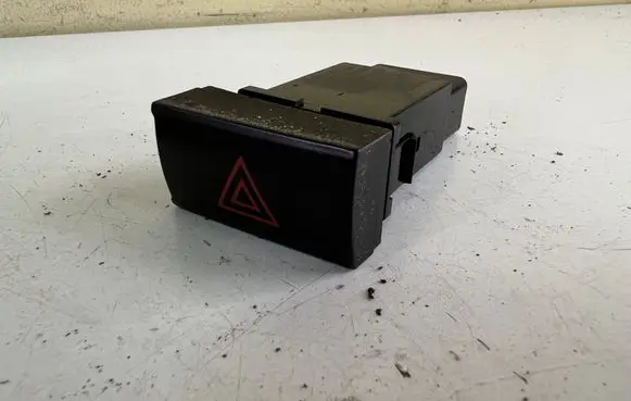 Hyundai Santa Fe Hazard light switch 864W0140