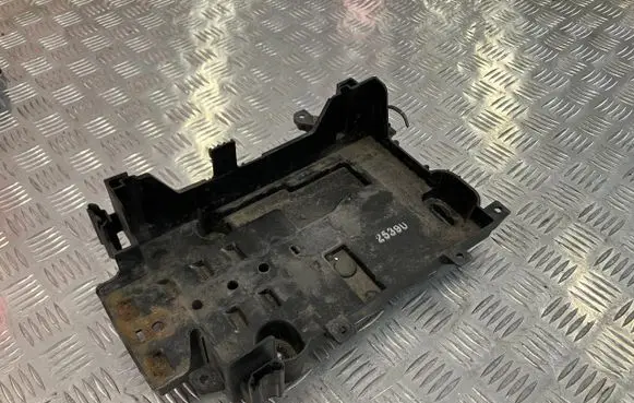 Opel Mokka Battery box tray 95418182