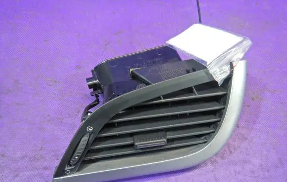 Peugeot 207 Dashboard air vent grill cover trim 9650088477