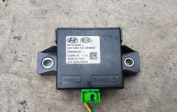 Hyundai i40 Front height sensor lever 95775-3Z000