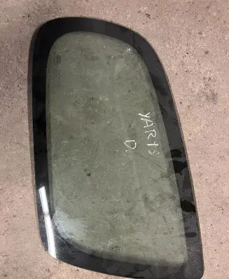 Toyota Yaris Rear side window