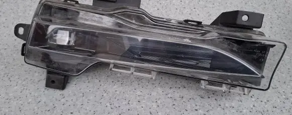 Tesla Model 3 Front fog light 162479700A DC521220A0125