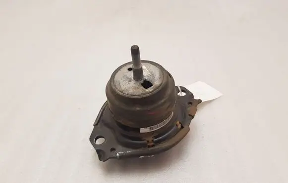 Jeep Grand Cherokee Engine mount bracket