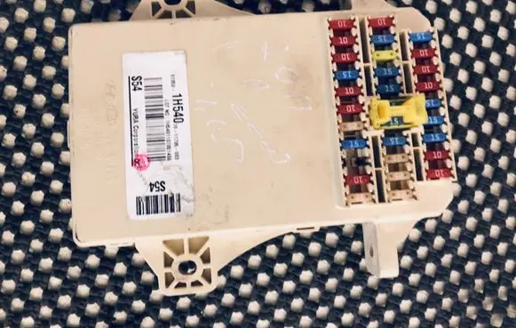 KIA Ceed Fuse box set 1H540