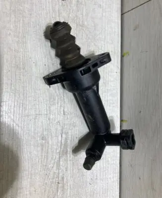 Clutch slave cylinder