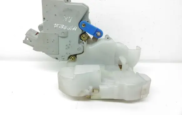 Subaru Impreza II Front door lock
