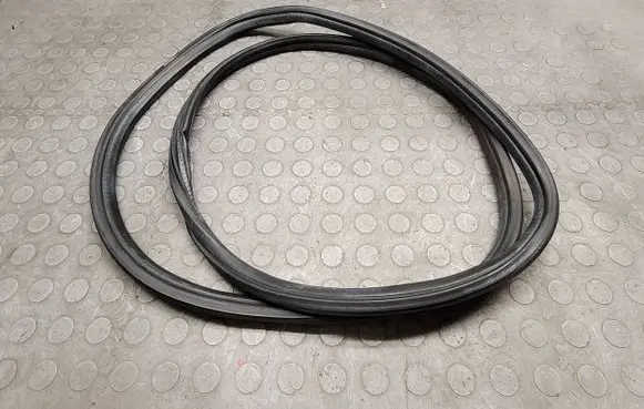 BMW X3 E83 Rubber seal rear door 3331677