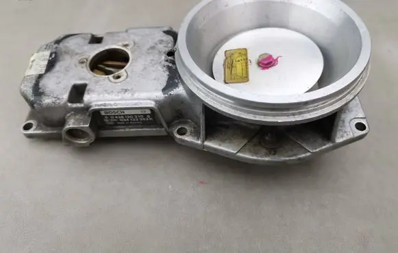 Audi 100 200 5000 C3 Fuel distributor 0438120210 034133353K