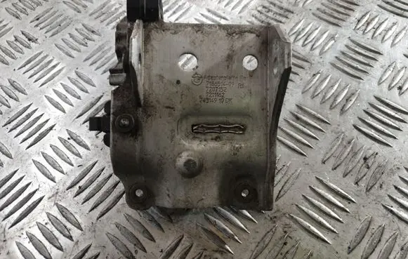 Radiator mount bracket