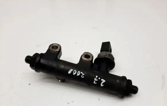 Jaguar XF X250 Fuel distributor 