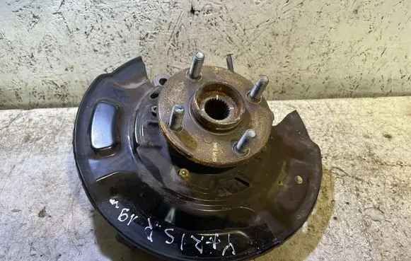 Toyota Yaris Front wheel hub